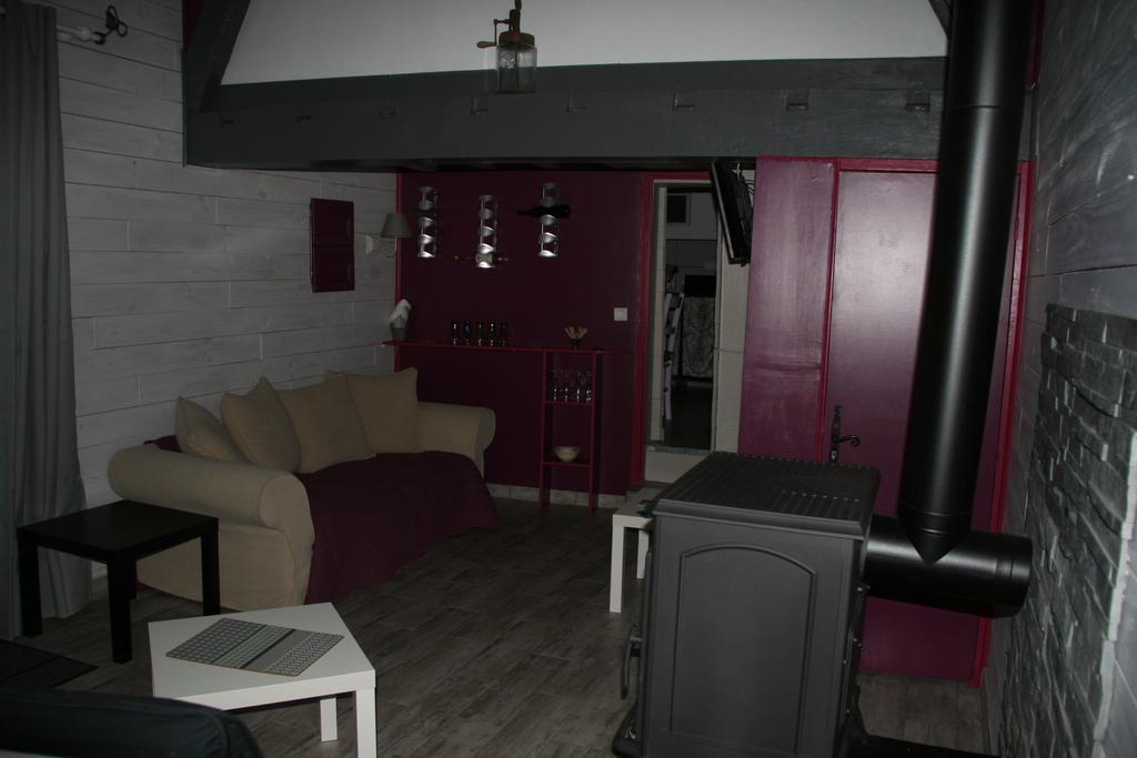 Gite A La Ferme Des Rooses Fontaine-Lavaganne Exterior photo