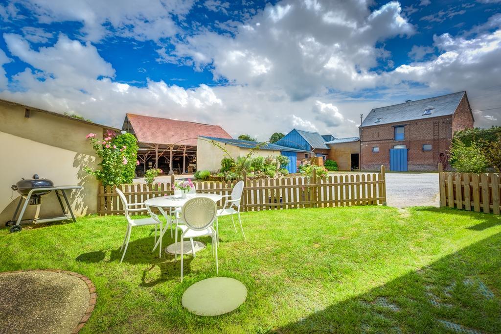 Gite A La Ferme Des Rooses Fontaine-Lavaganne Exterior photo