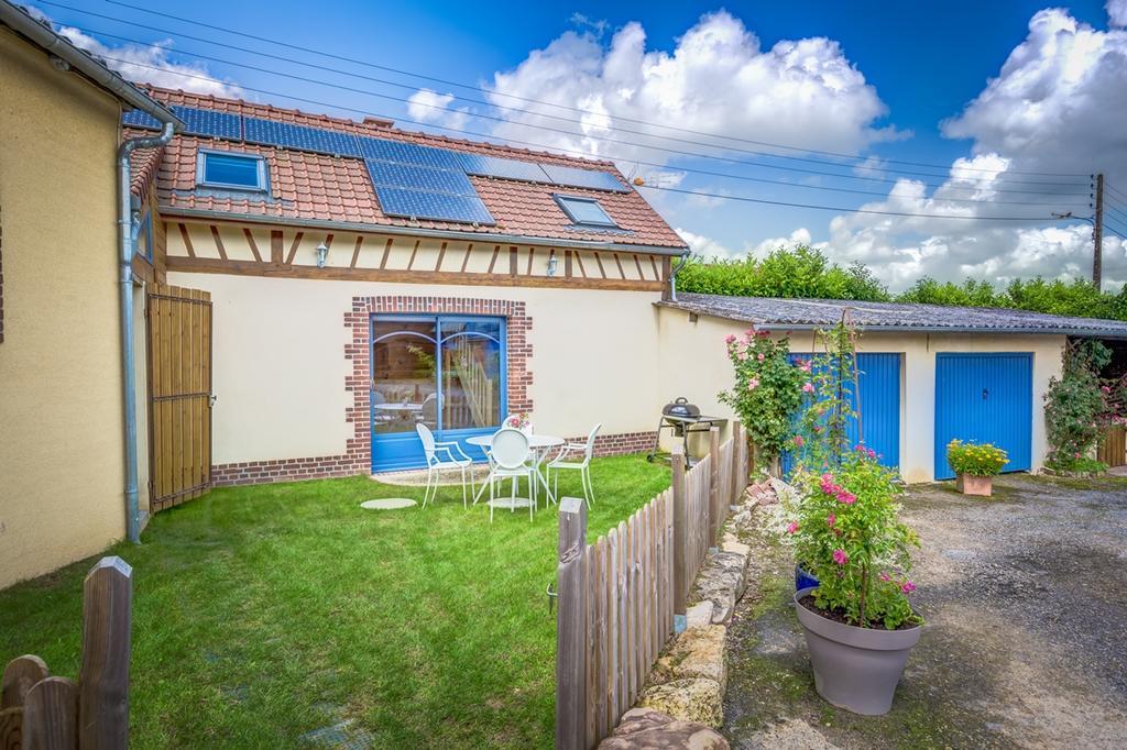 Gite A La Ferme Des Rooses Fontaine-Lavaganne Exterior photo